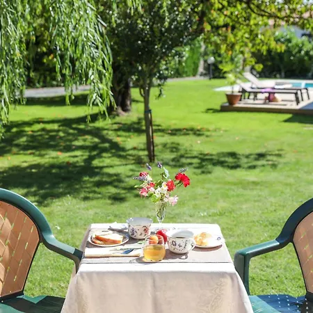 Au Paradis Penzion Laboutarie